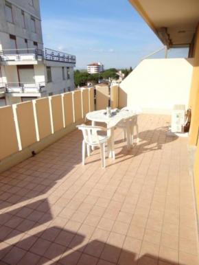 Studio with large terrace in excellent location next to the beach Porto Santa Margherita